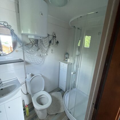 WC so sprchovacím kútom